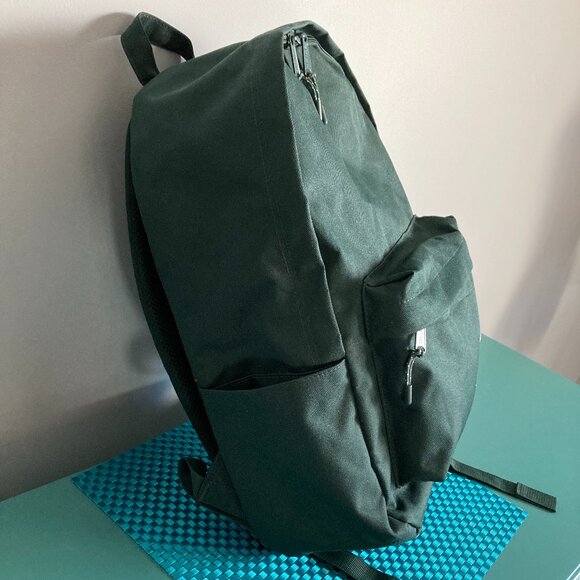 dark green herschel backpack Classic XL suitable for laptops of 15 inches or 16 inches Backpacks Herschel Supply Co.